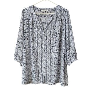 Rose + Olive Blue & White Floral Women's Top Size 1X